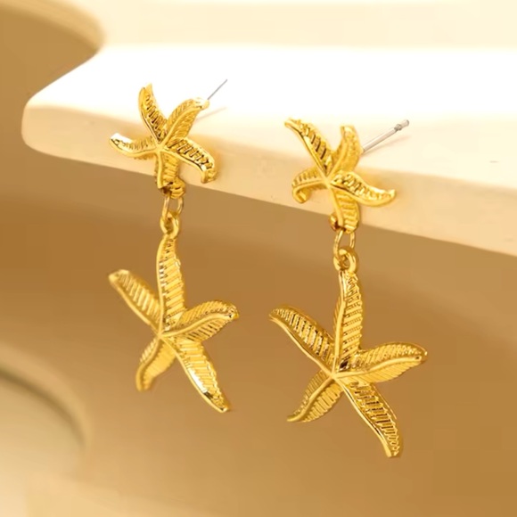 Aimi - Starfish Gold Plated Earrings. HOT ITEM - Picture 5 of 8